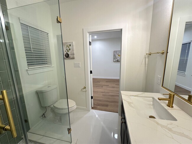 Building Photo - 6004 Bacher St