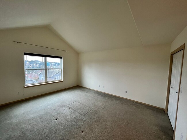 Building Photo - 3 Story, Large Home, Next to a Park with V...