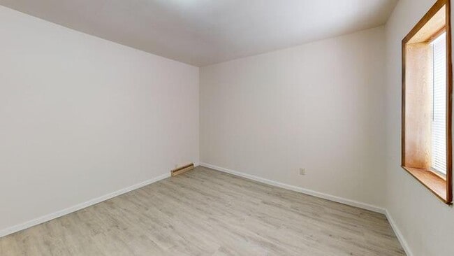 Building Photo - 507 8th Ave SW