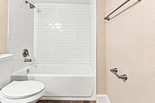 Building Photo - $1,595.95 with $250 Cleaning Voucher, 1 Bed - 1 Bath, Single Family Home in Aurora with Private a...