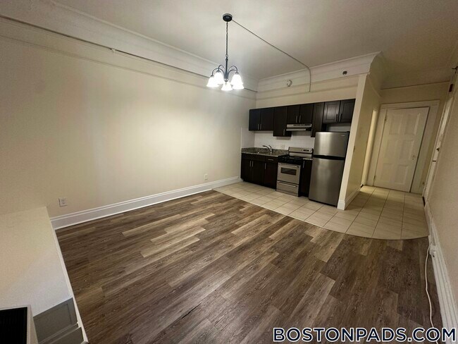 Building Photo - 62 Boylston St