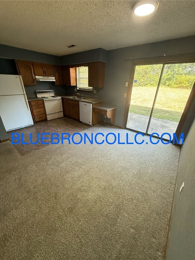 Building Photo - This one will go fast, marvelous 2 bedroom...