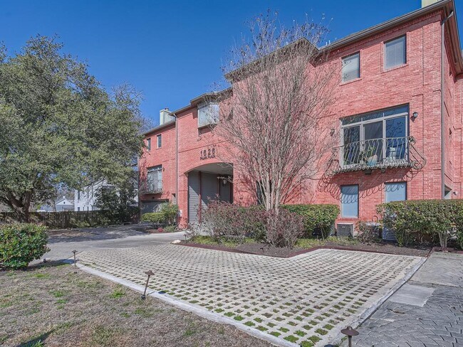 Building Photo - 1626 Palma Plaza