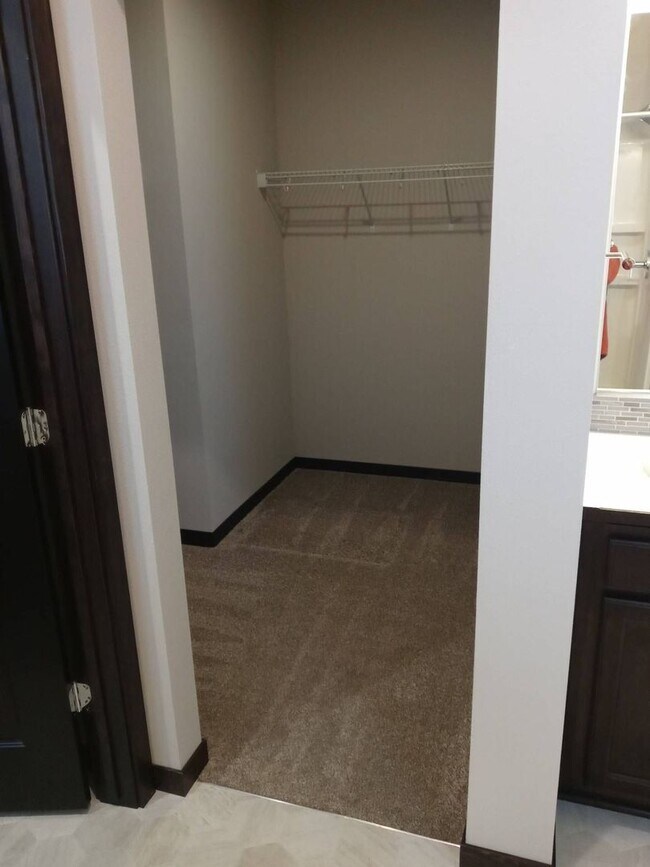 Building Photo - Beautiful 3-bedroom, 2-bath home at Woodbr...