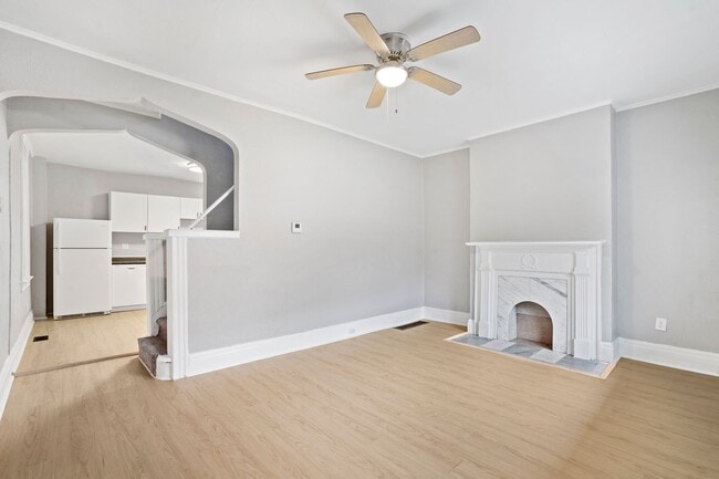 Building Photo - Renovated 3 Bed, 1 Bath Home in Hazelwood - Central AC, Convenient Location - Available Now!