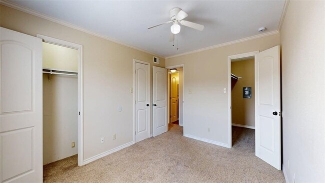 Building Photo - 904 University Oaks Blvd