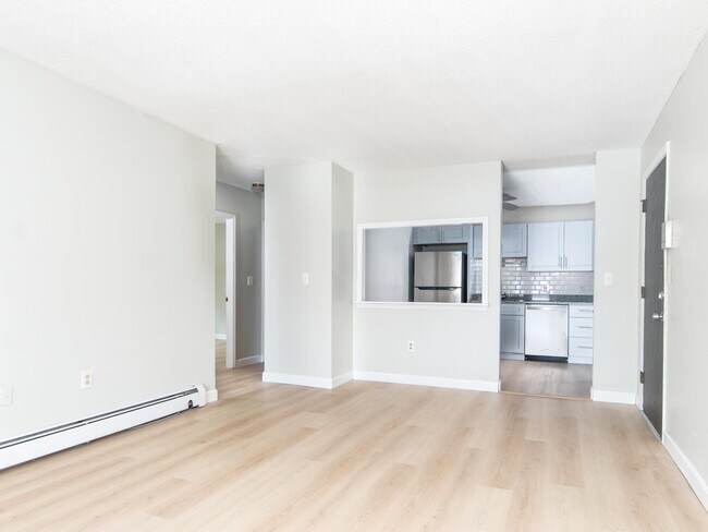 Building Photo - 8 Strawberry Bank Rd