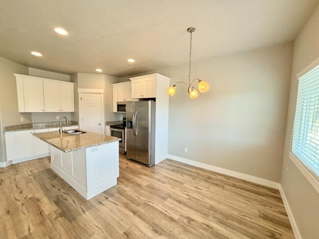 Building Photo - 683 S 1803 W
