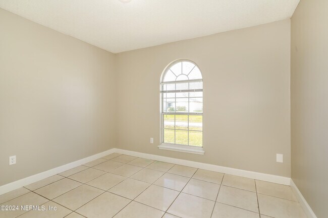 Building Photo - 1597 Twin Oak Dr W