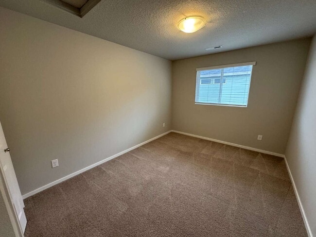 Building Photo - 5 Bedroom Camas Home, Spacious, Fenced Bac...