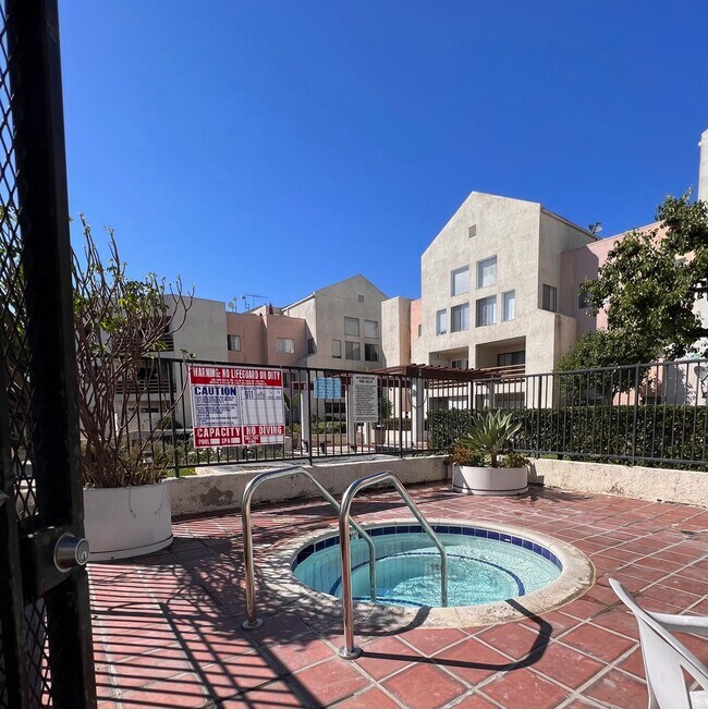 Building Photo - 1118 Valencia St
