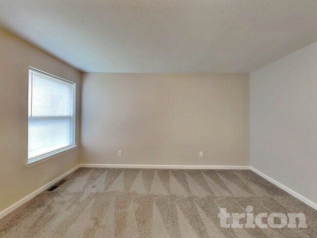 Building Photo - 906 W Clinton St