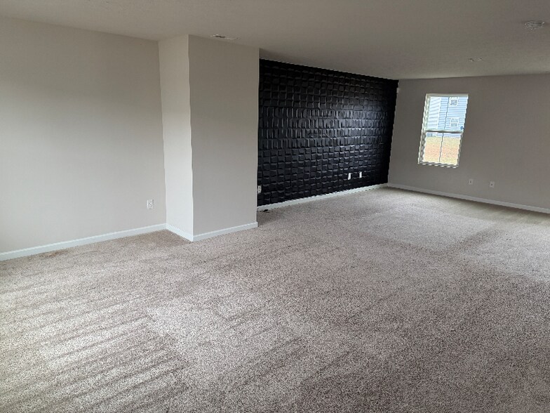 Building Photo - 830 McArthur Dr