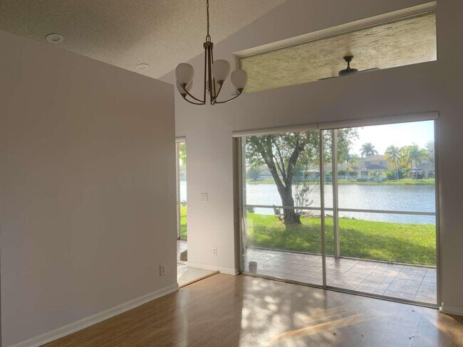 Building Photo - 856 Stanton Dr