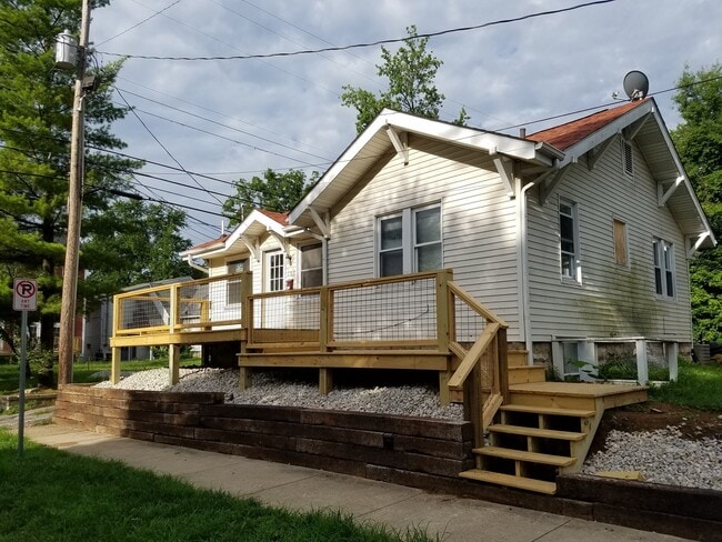 Building Photo - 609 N Dunn St