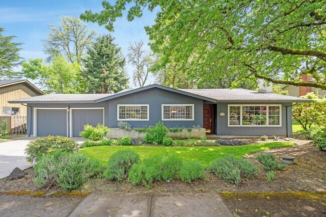 Building Photo - Spacious, well-cared for 4-bdrm/3-bath split-level—Family/laundry rooms, backyard, garage