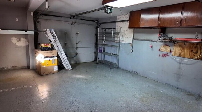 Building Photo - 600 NW 38th Ct