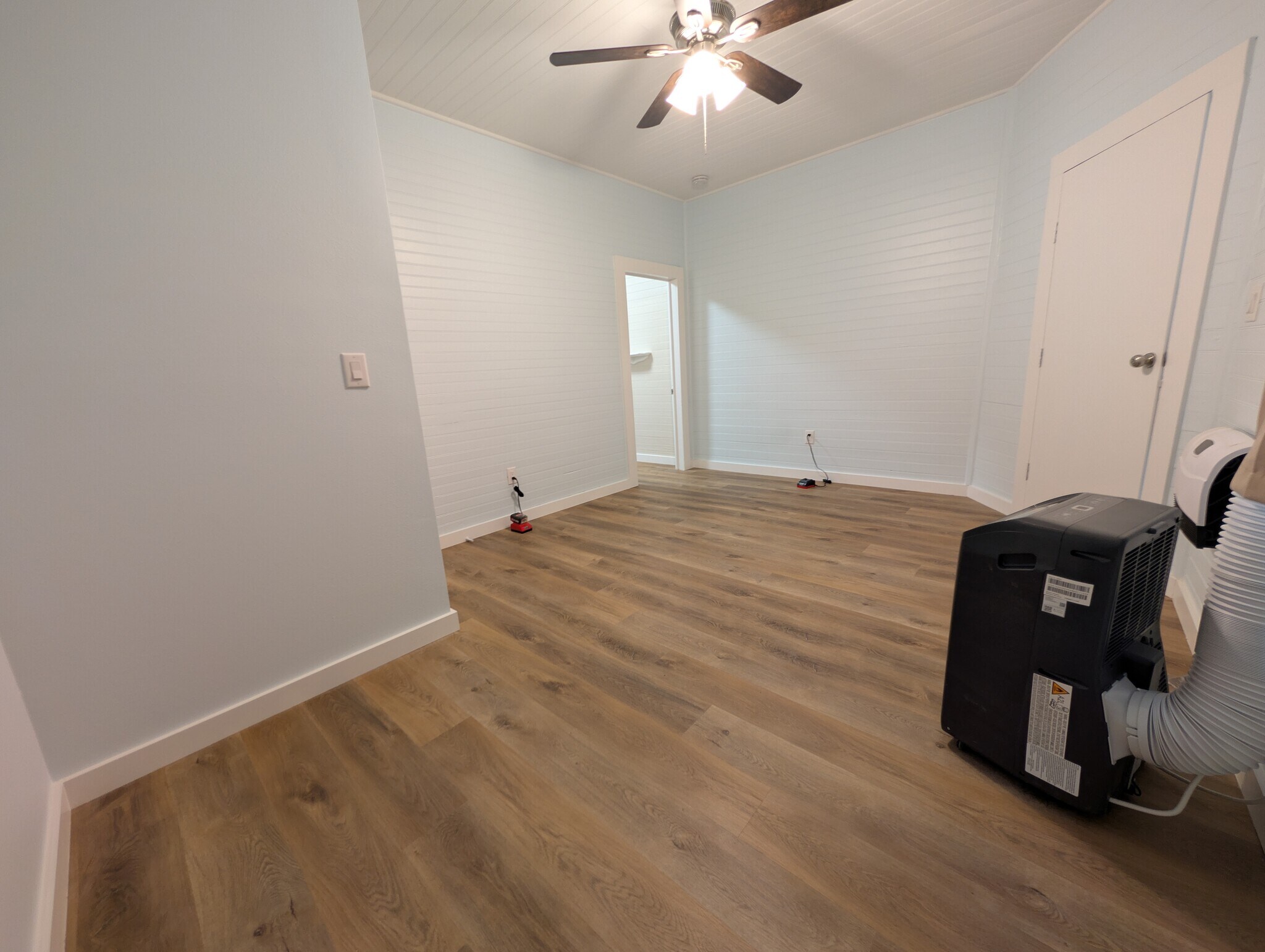 Building Photo - 41 E Sloss Ave