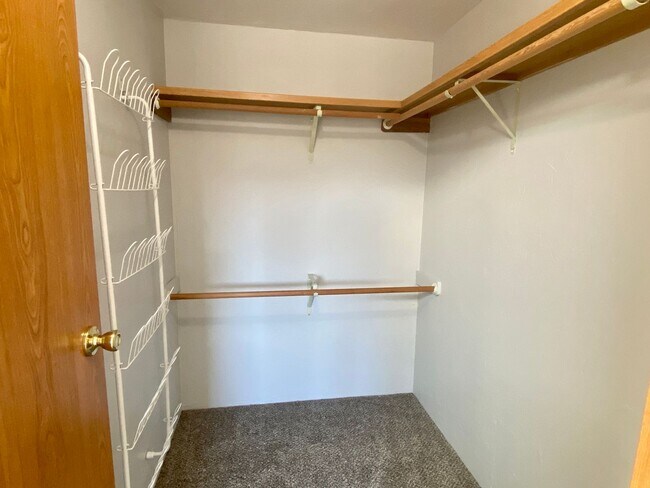 Building Photo - 3 Bedroom 2 Bathroom house in Crooked River Ranch with huge views and a shop!