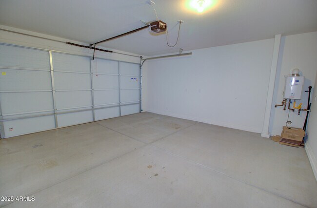 Building Photo - 43833 Yucca Ln