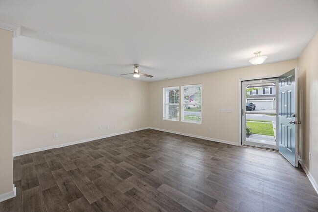 Building Photo - 442 Thoroughbred Dr
