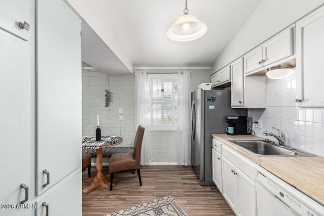 Building Photo - 10362 W Oakmont Dr