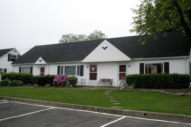 Building Photo - Colonial Penn Villas