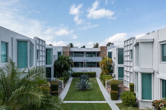 Entrance - Avondale Apartments