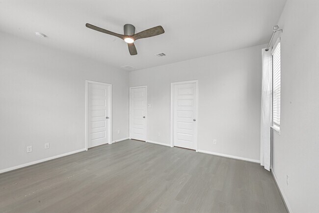Building Photo - 1528 Lakeline Oak Dr
