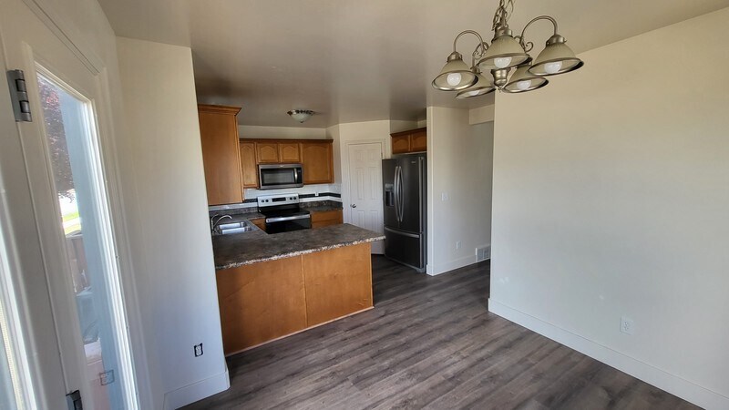 Building Photo - 8045 N Plum Creek Dr
