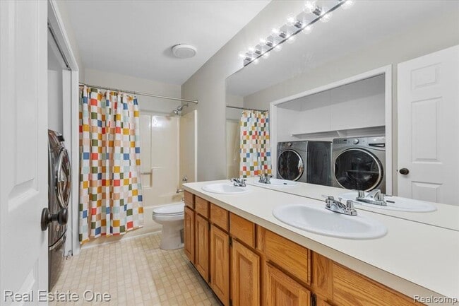 Building Photo - 1568 Grandview Dr