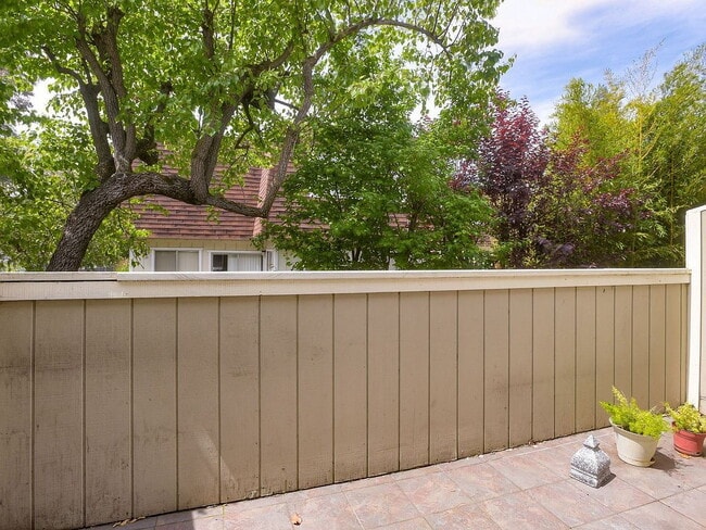Building Photo - "Charming 2-Bed, 2-Bath Menlo Park Retreat...