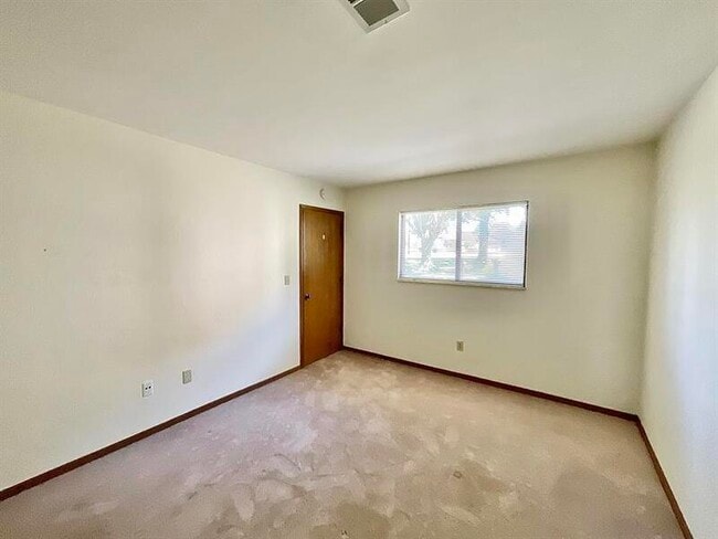 Building Photo - 21 Pepperwood Ct