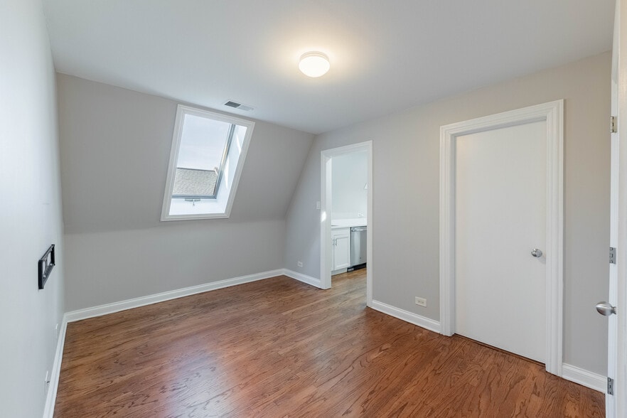 Building Photo - 4938 S Drexel Blvd