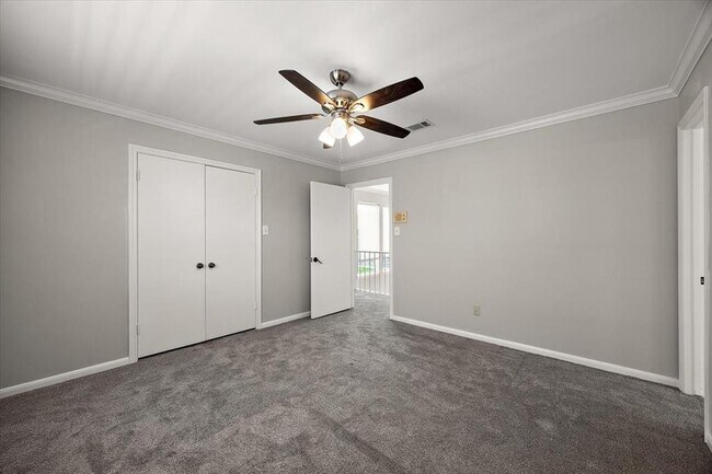 Building Photo - 627 Chadbourne Ct
