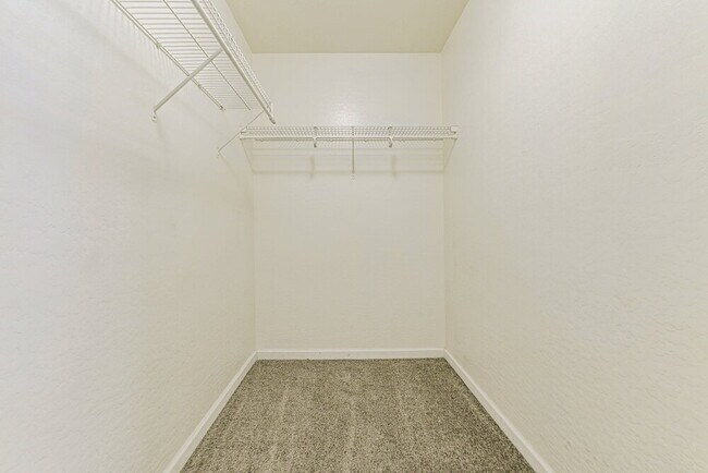 Building Photo - 1453 E Kelsi Ave