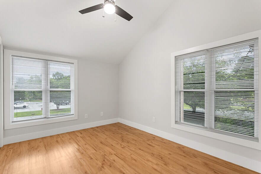 Building Photo - 901 E Haggard Ave