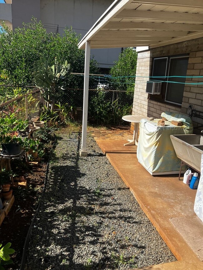 Building Photo - Pets Allowed 1BD 1BA 1PRK - 726 Hausten St Unit B