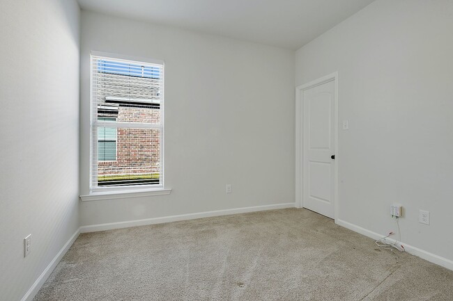 Building Photo - Two year old 3 bedroom available for Lease in Hunters Trace!