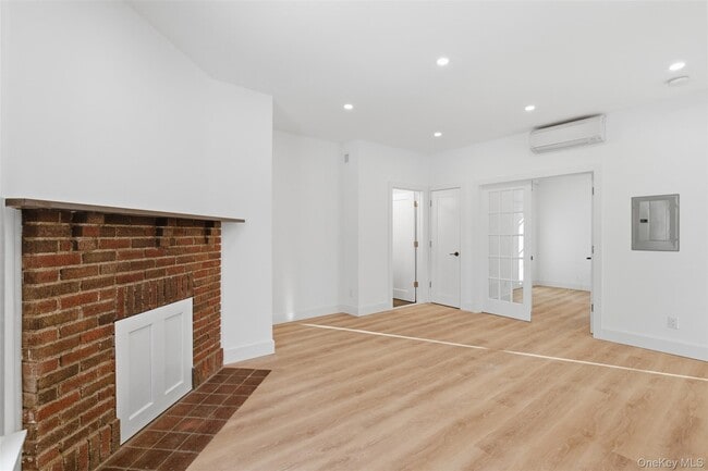 Building Photo - 134 E Main St