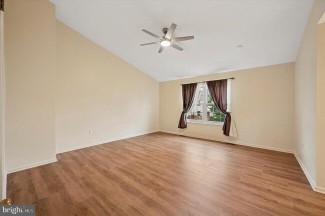 Building Photo - 5201 Plantation Ct