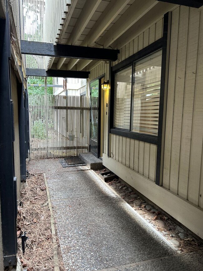 Primary Photo - Houk Duplex