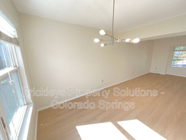 Building Photo - 7993 Scarborough Dr