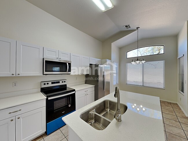 Building Photo - 2637 S 63rd Dr