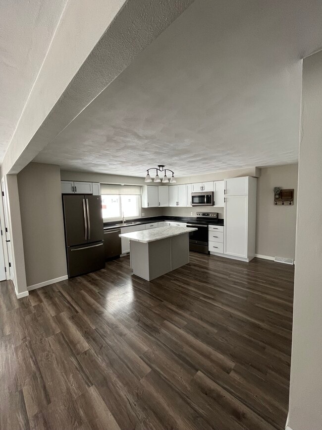 Building Photo - 509 S Matthias St