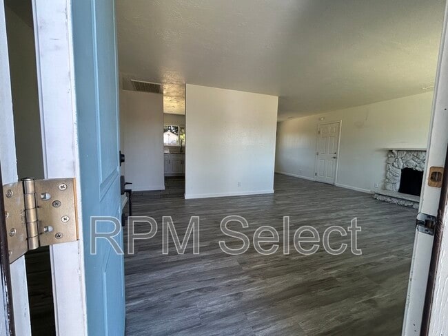 Building Photo - 2367 Pinturo Way