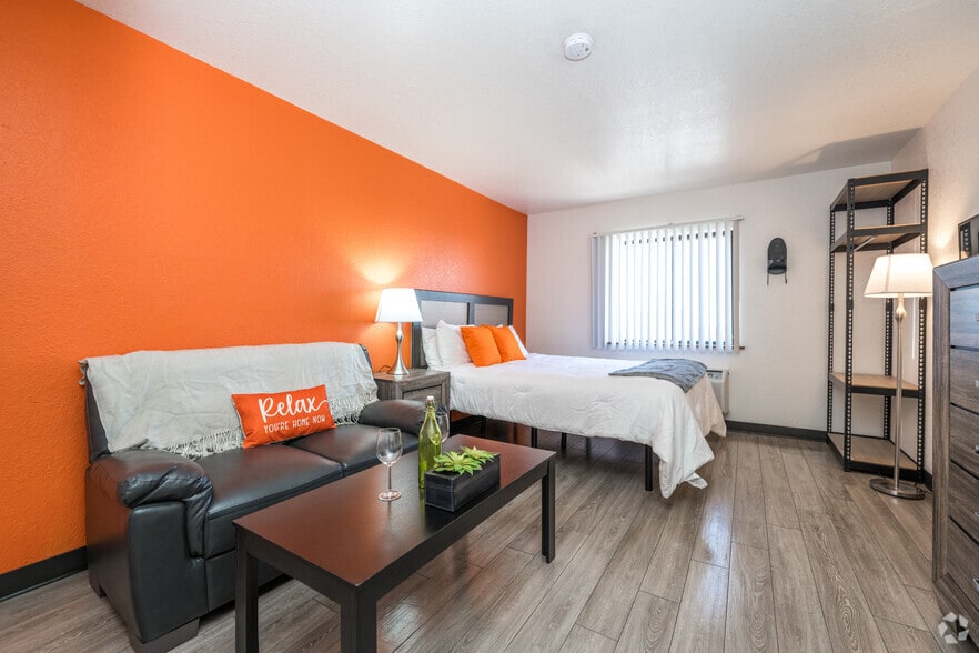 Large Studio - 300SF - Living Room / Bedroom - Siegel Select Albuquerque I