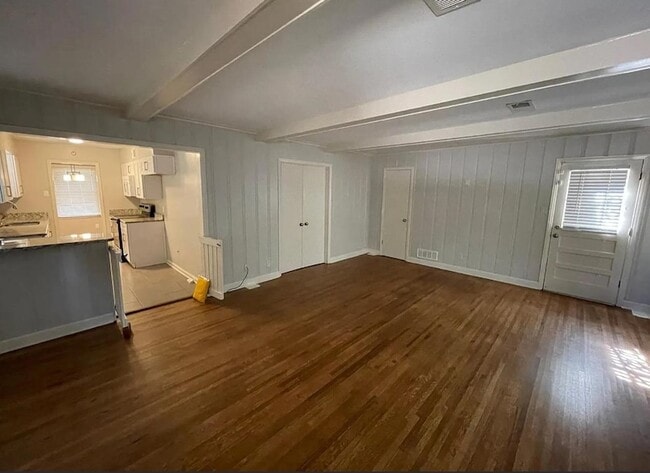 Building Photo - 1653 Colonial Rd