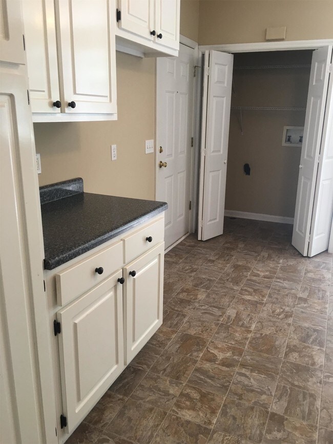 Building Photo - 403 9th Ave