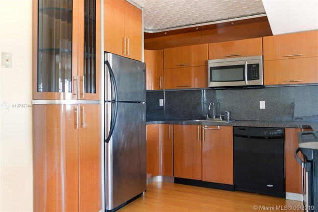 Building Photo - 401 Golden Isles Dr